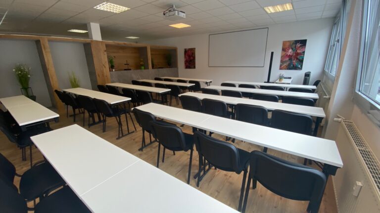 Tische – maximal 48 Teilnehmer (plus Referent) Seminarraum Ladenburg Mannheim Heidelberg